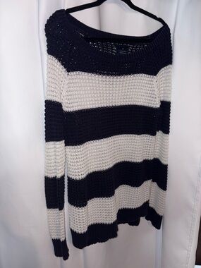 American Eagle Outfitters Medium Sweater